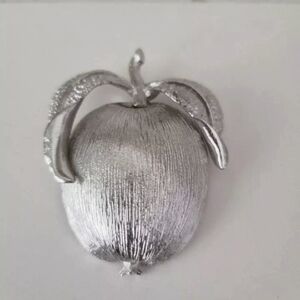 Beautiful Vintage SARAH COVENTRY Silvertone Apple Brooch Pin
